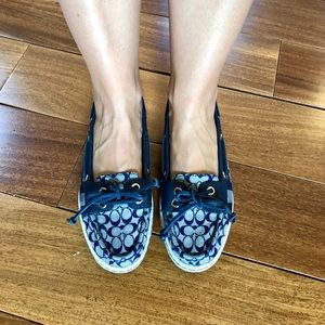 Coach boat shoes sz 6.5 (run large).
